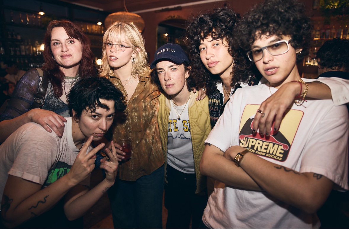 wheremunais's tweet image. 📸 | MUNA with Reneé Rapp, Lauren Glucksman, &amp;amp; Towa Bird