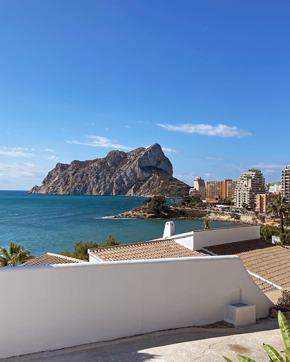 BornToBeIronman's tweet photo. Z takimi widokami bieganie to sama przyjemność 😎🇪🇸☀️🏃‍♀️
#bieganie #calp #calpe #alicante #costablanca #biegam #hiszpania https://t.co/i0EgKSDOG1