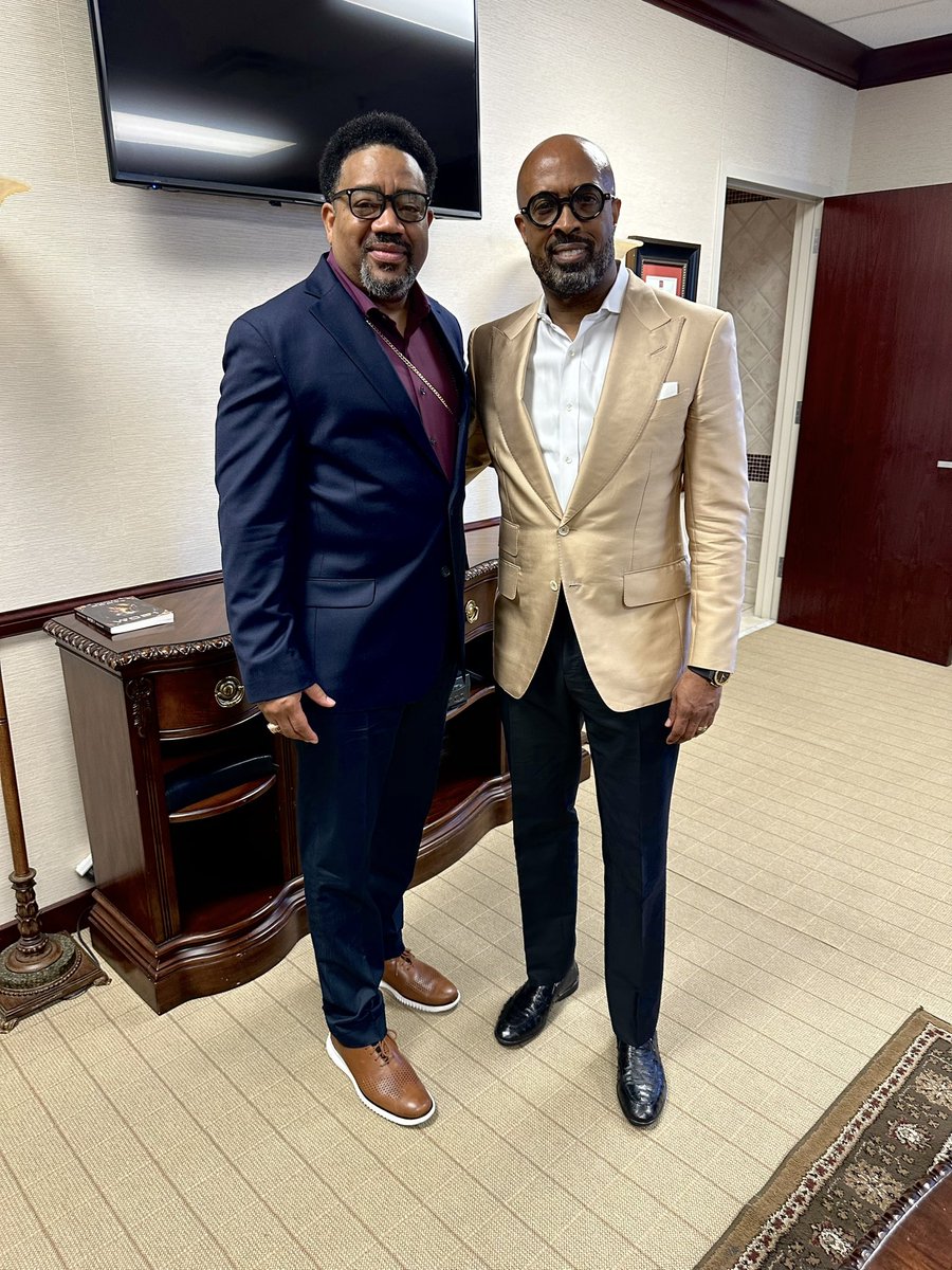 Honored to preach for my big brother @fhunscripted’s 41st Pastoral Anniversary Celebration and to hang out with the GOAT 🐐 of preaching in the DFW at the Wild Wild West @friendshipwest!!!