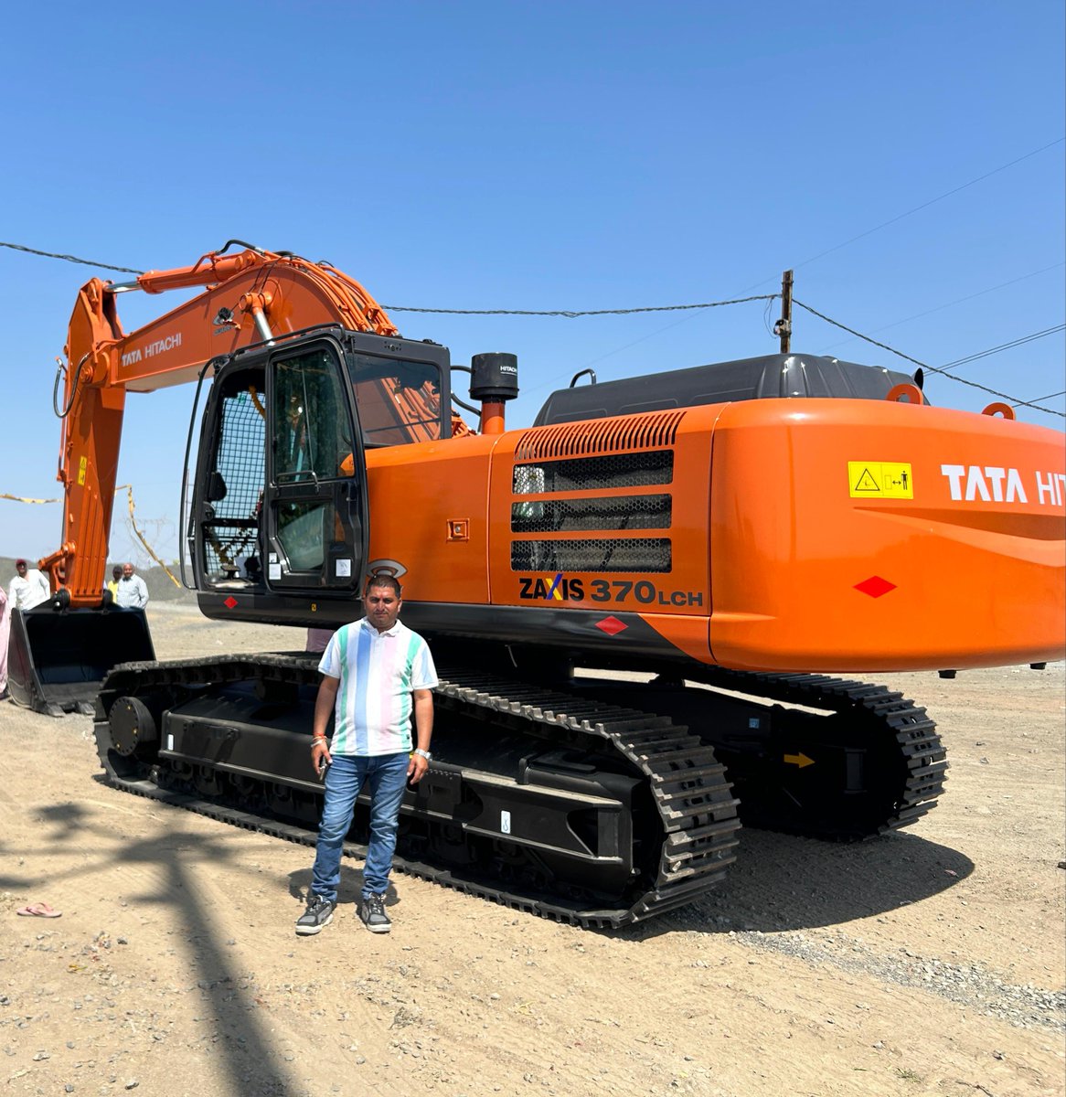 Esinfraserve's tweet photo. Click to know more about this amazing machine : https://t.co/gF0XovKi78
Call us for more details: +917489900153
.
.
#TataHitachii #esinfraserve #ChaloDeshBanaye  #backhoeloader #customerMeet #madeinindia #MadhyaPradesh  #fuelefficient #excavator #keyhandover #ZX370 #Zaxis370LCH https://t.co/WRNsAzaLFo