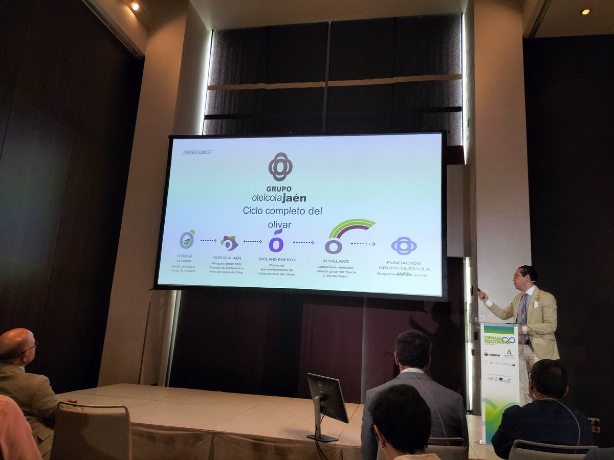 Bioeconomia_And's tweet photo. Durante el bloque 3 de las Jornadas de Bioeconomía hemos conocido como @ainiatecnologia, #biovicconsulting, #carboliva @BiolandEnergy y #domca han convertido al sector #agroalimentario en productor de #bionergias ▶️ adaptación a los sustratos, al entorno y a los usuarios finales. https://t.co/r0UZGBpwCq