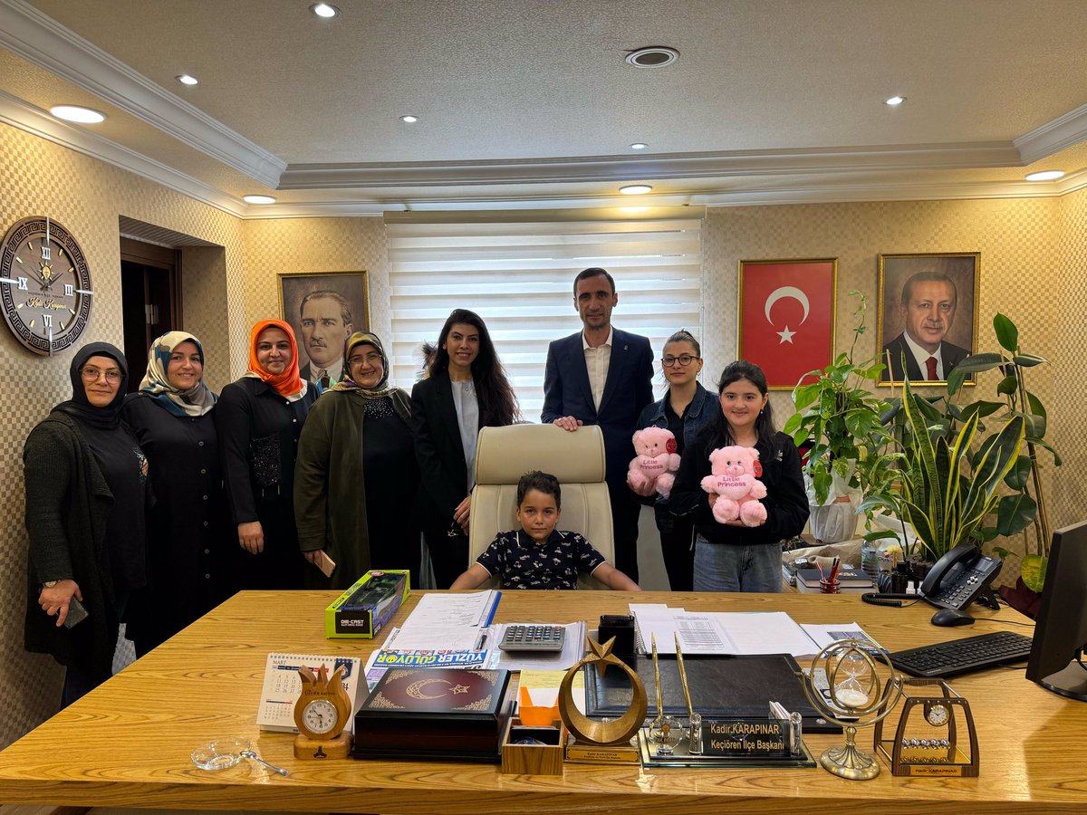 AkKeciorenResmi's tweet photo. Dünya çocuklarına armağan edilmiş tek bayram olan 23 Nisan Ulusal Egemenlik ve Çocuk Bayramı’nda İlçe Başkanımız Sn @AKadirkarapinar koltuğunu Yılmaz Tuğra Şeherli ‘ye devretti. 

Sevgili çocuklarımız sizler milletimizin ve ülkemizin geleceğinin yıldızı, ışığı ve gülüsünüz.

#23NisanKutluOlsun
#23Nisan2024

@RTErdogan @hakanhanozcan @AkpartiAnkara @AKadirkarapinar @akkadinkeciorn