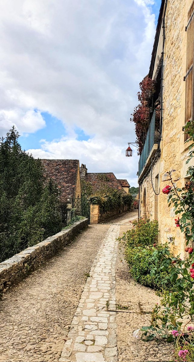 claude_castera's tweet photo. Beynac,Dordogne https://t.co/jYltKEJmxr