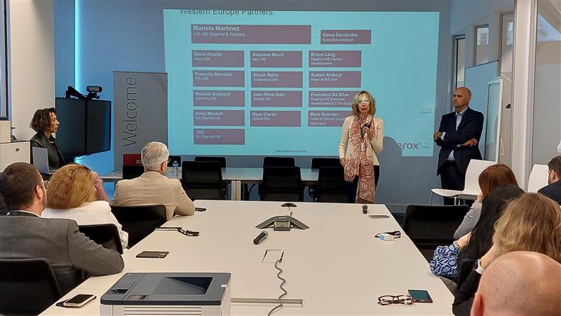 XeroxEspana's tweet image. Hoy la familia #Xerox se vuelve a reunir para dar una cálida bienvenida a David Alcaide en su nuevo rol como Director General de Iberia, y a Mariola Martinez como VP WE Channel and Partners. ¡Os animamos a ser parte de nuestra nueva #FamiliaXerox!

#WeMakeWorkWork #XeroxTeam