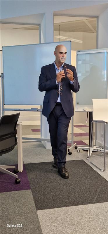 XeroxEspana's tweet image. Hoy la familia #Xerox se vuelve a reunir para dar una cálida bienvenida a David Alcaide en su nuevo rol como Director General de Iberia, y a Mariola Martinez como VP WE Channel and Partners. ¡Os animamos a ser parte de nuestra nueva #FamiliaXerox!

#WeMakeWorkWork #XeroxTeam