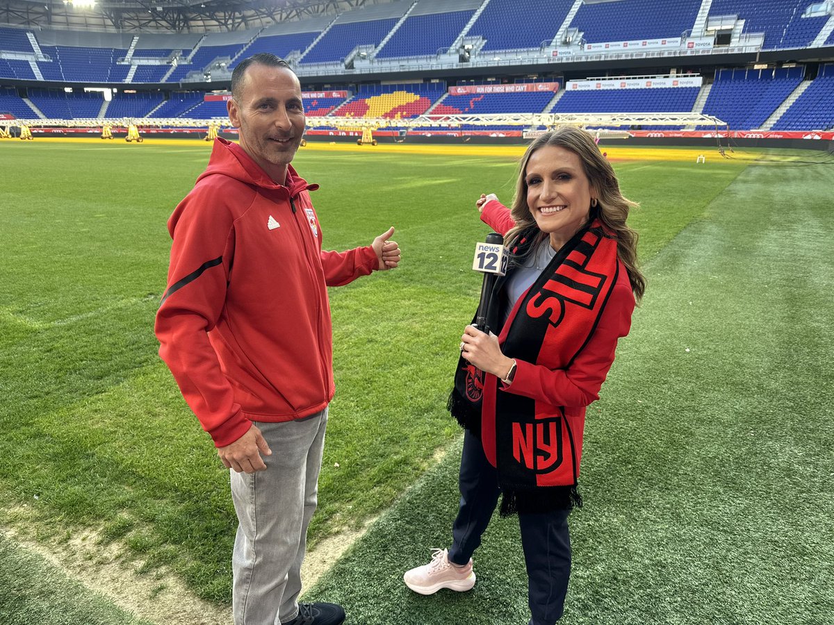LaurenDue12's tweet photo. @NewYorkRedBulls 🌱The perfect pitch! Thanks to @dan_shemesh, Senior Director of Facilities at Red Bull Arena! He talked to us about the Kentucky Bluegrass made in South Jersey! https://t.co/WQagRn6uLh