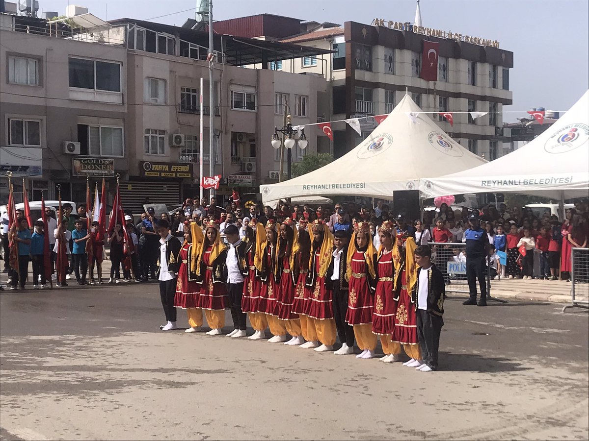 MemReyhanli's tweet photo. 23 Nisan Ulusal Egemenlik ve Çocuk Bayramı ilçemizde coşkulu bir kalabalık eşliğinde kutlandı. @hataymem @TuysuzHarun 
#23NisanKutluOlsun https://t.co/LvNYsJh2TN