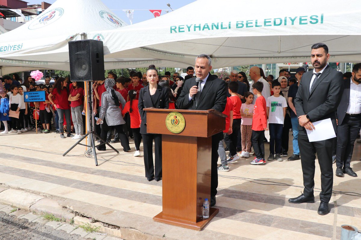 MemReyhanli's tweet photo. 23 Nisan Ulusal Egemenlik ve Çocuk Bayramı ilçemizde coşkulu bir kalabalık eşliğinde kutlandı. @hataymem @TuysuzHarun 
#23NisanKutluOlsun https://t.co/LvNYsJh2TN