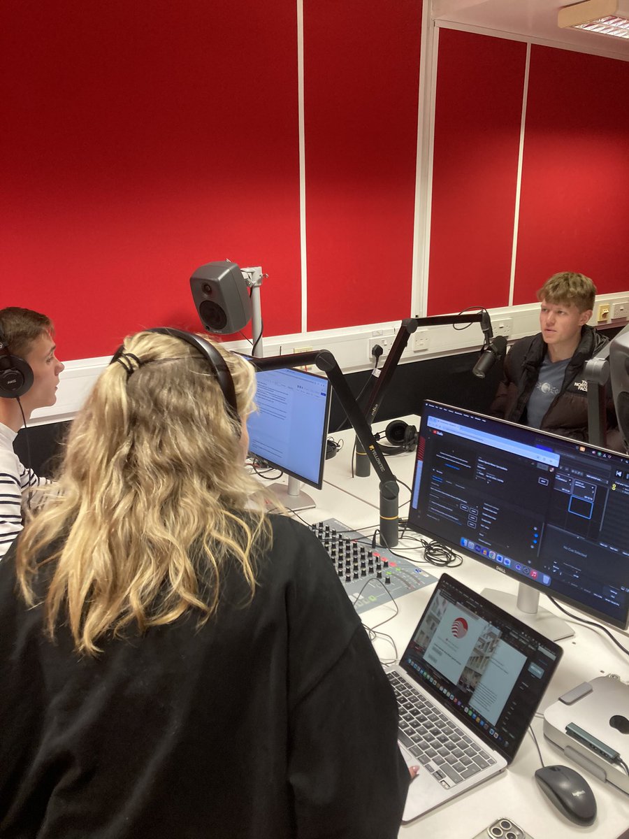 Our Audio production team are preparing for their next radio bulletin at 1pm! 🎙️ You can tune in here - youtube.com/live/bO1Dnh439…