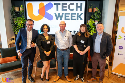 Delighted to be part of the inaugural @uktechwk celebrations alongside the indomitable @StuartClarkeUK and champion compere @OliBarrett. Reflecting on why now is the time for a UKTechWeek, a quick 🧵 from my perspective: