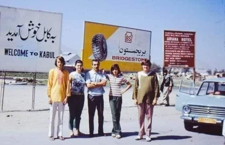 کابل ته ښه راغلاست 
به کابل خوش آمديد.
Welcome to Kabul.

(1950)
دا  هغه وخت دي کله چی موږ د عربو فکری غلامان نه وه او د ملا، مدرسی ،پیر او چڼی په نوم مو څه نه درلودل :

کله چی دا څلور دی وطن ته راغلی بیا مو ښه ورځ نده لیدلی :

#BanTaliban 
#FreeAfghanistan