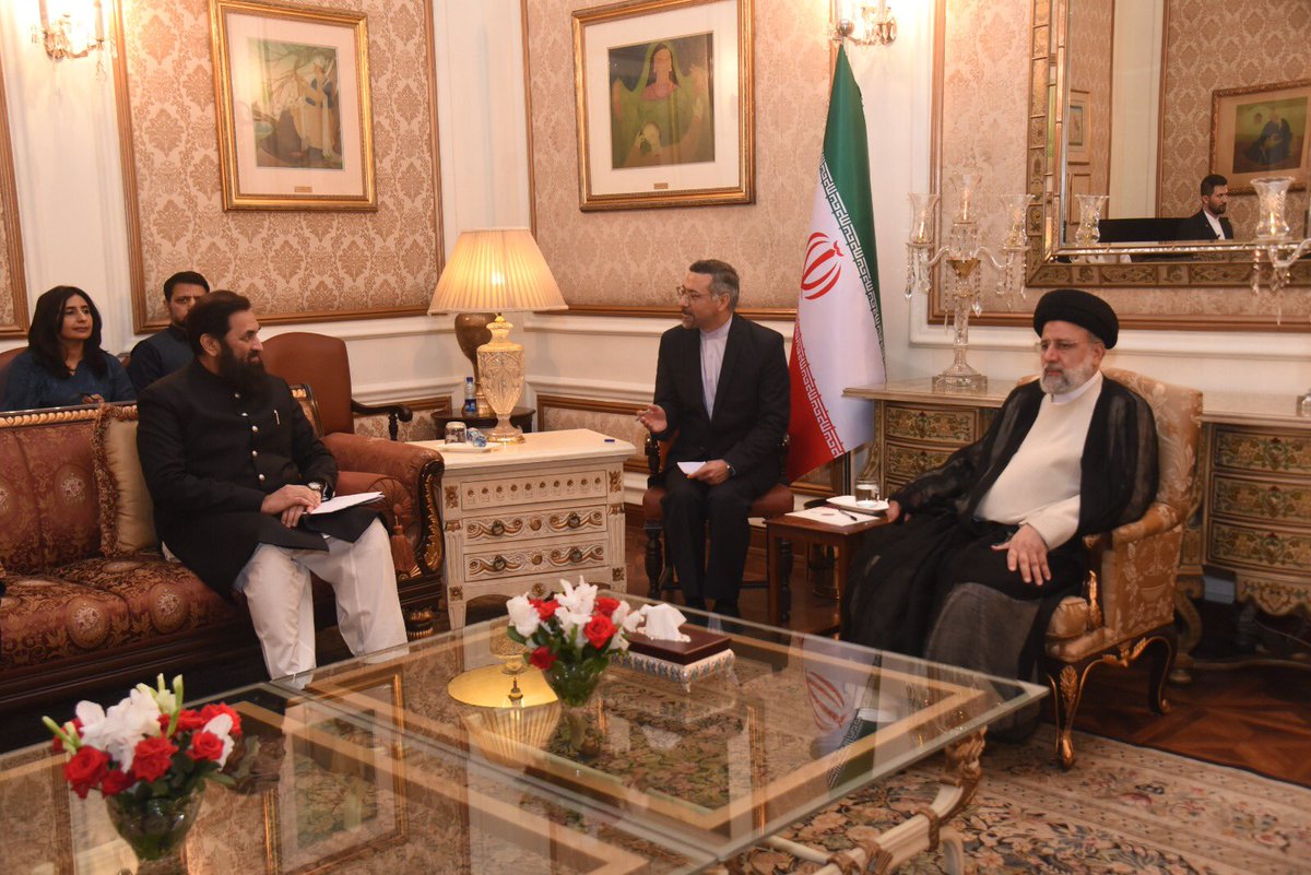 Governor Punjab Muhammad Balighur Rehman held a meeting with Iranian President Dr. Seyyed Ebrahim Raisi @raisi_com today. Welcoming President Raisi to Lahore, he underlined the deep historical, cultural and civilizational links between Pakistan and Iran. President Raisi praised