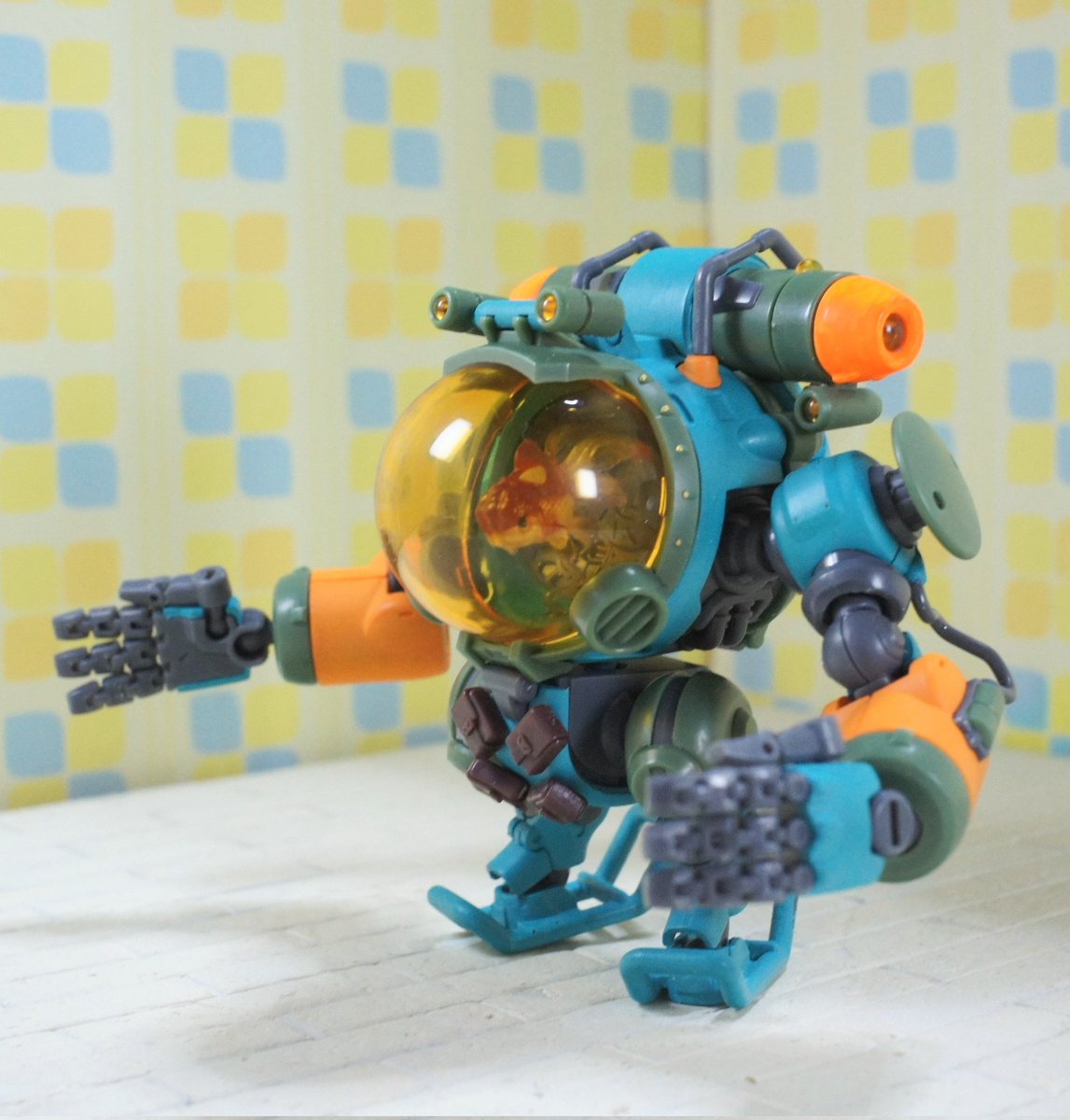 GGKV39EsPX1WeD0's tweet photo. パイロット交換
おーーーーー✨✨✨金魚鉢にいるみたいで金魚もいいな!😊
フグ「のりたいのりたいのりたいっっっ!!!💢💢💢」
激怒フグの面倒はメイトちゃんに任せた!
#NUMBER57
#WANDERSOUL
#MANHUNTER
#メカトロメイト https://t.co/dZ5YNAotWN