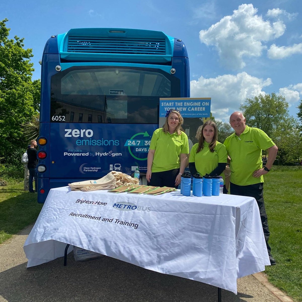 Step on board @METROBUS #engineering bus at #STEMInThePark2024 to hear about its hydrogen technology in the roof. Sat 18 May 11am- 4pm Memorial Gds, #Crawley @crawleybc @Gatwick_Airport #STEMeducation #Careers #Teachers #Parents #Familes #FREE #STEM #Activities #edutwitter