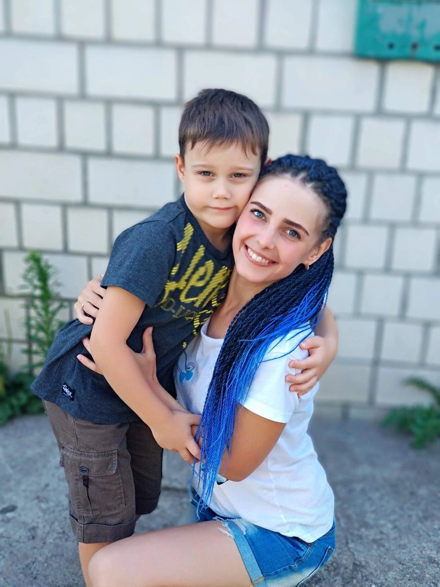 Good day friends,☀️. How are you doing? Unexpectedly, I really liked the blue hair color. And our dolls also can be with different hair and eye colors🥰 
What experiments with appearance have you done in your life?

#NFTartist #gkate