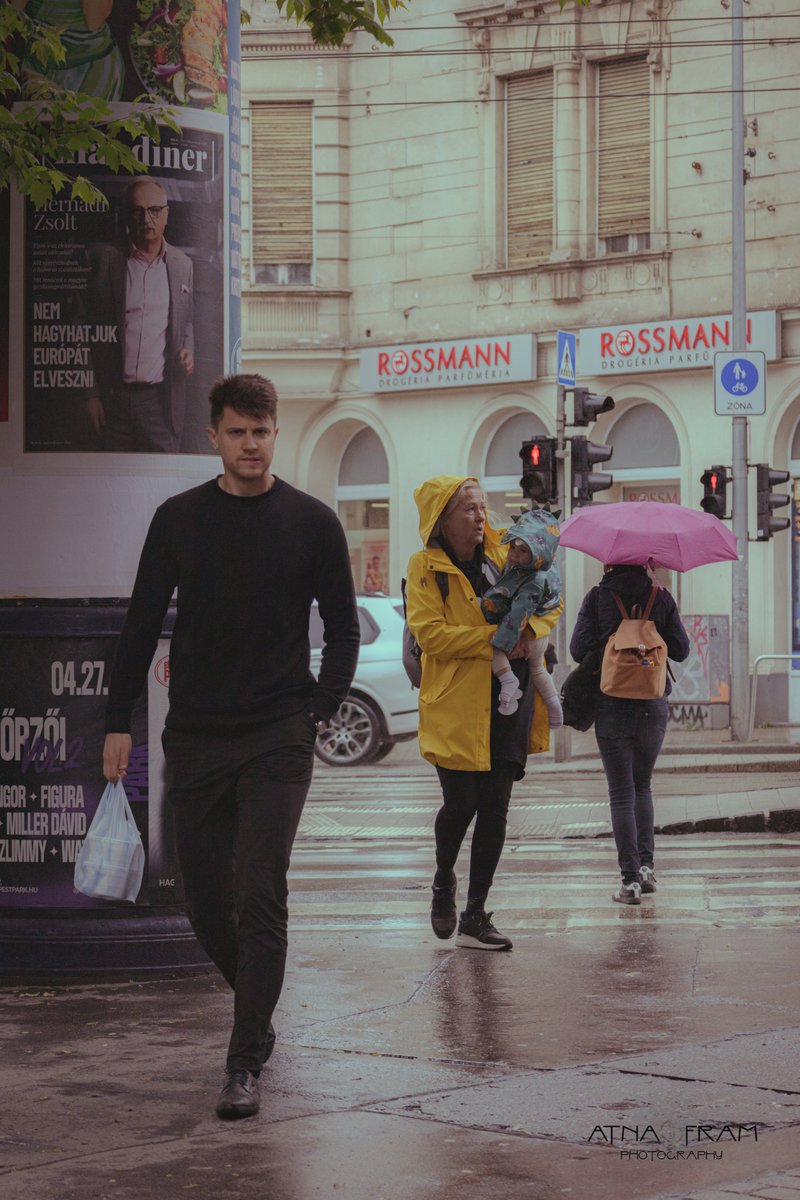 little water dragon
#streetphotography #people #Canon #PHOTOS #PhotographyIsArt #Budapest #rain #cityphoto #urbanphotography