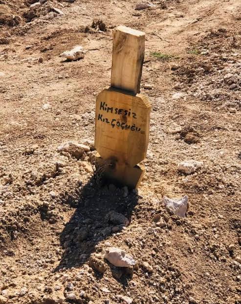 GURBETTEHATAYLI's tweet photo. Depremde şehit olan çocuklarımızın da çocuk bayramı kutlu olsun... #Hatay https://t.co/8j4hjgmwIH