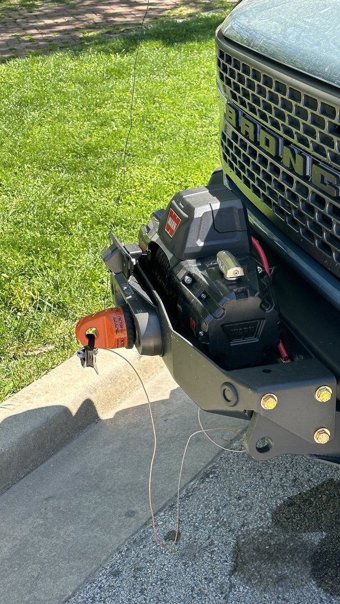 GraymanPOTA's tweet image. I knew my winch would come in handy one day. On my way back from the #MooreExpo, I had to park on the public street since there was not a parking lot nor nothing to attach my antenna to at the historic site for my #pota activation . #Factor55 Prolink saved the day. #hamradio