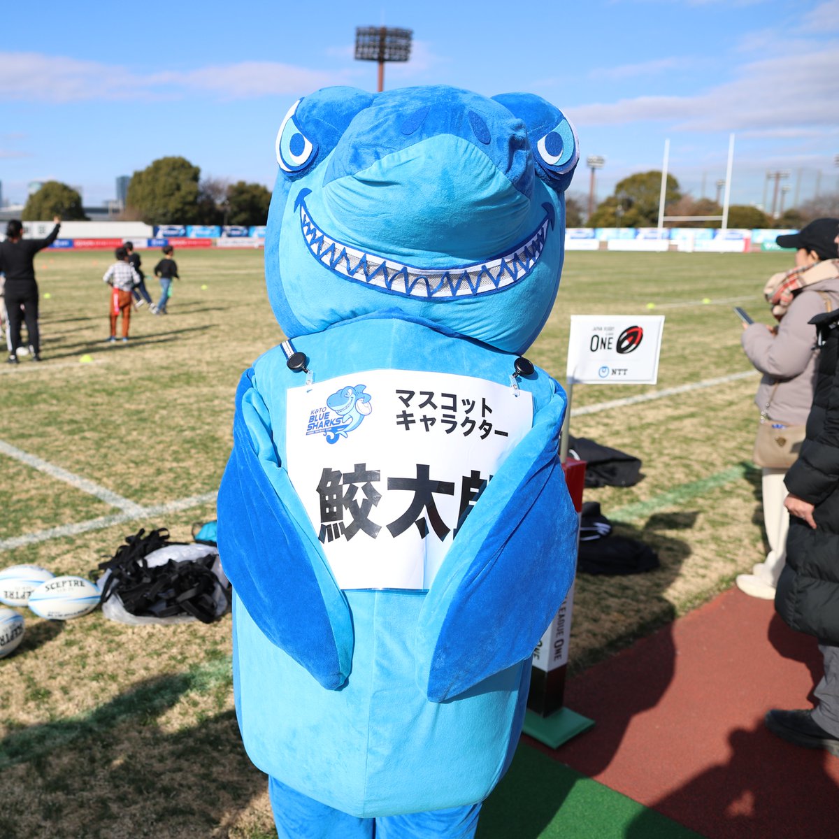 RUGBY_REPUBLIC's tweet photo. 🦈 #リーグワンマスコット総選挙 🦈

鮫太朗（清水建設江東ブルーシャークス）

@Bluesharks_2020 

昨年5位の結果で今季はプロモーション担当（仮）に。今回3位以内ならチームとの正式契約が約束されております。鮫太朗のために清き一票をお願いします！

リポストで投票🔥

https://t.co/tJZfD0t5ti https://t.co/8JoGaDPsff
