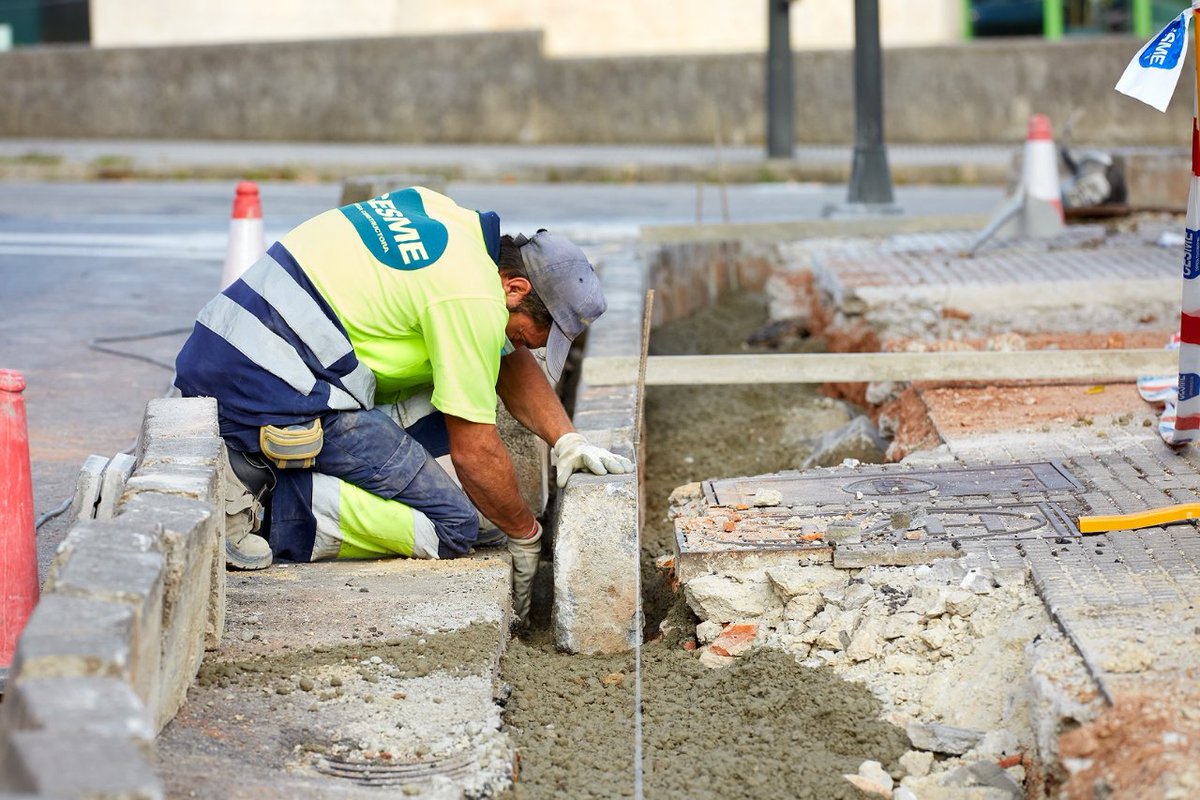 🚧 El Principado afronta la renovación de la barandilla de protección del Puente Azud en la AS-238 ➡️ Los trabajos durarán toda la semana y será necesario cortar a la circulación un carril por sentido en este tramo de la carretera a Luanco ℹ️ Más: i.mtr.cool/ckpsquvaej