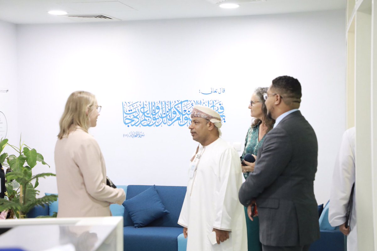 Soharuniv's tweet photo. رئيس #جامعة_صحار الدكتور حمدان بن سليمان الفزاري يستقبل سعادة ستيلا كلوث سفيرة مملكة هولندا صباح اليوم، وبحضور عدد من المسؤولين من الجانبين. تم خلال اللقاء مناقشة فرص التعاون المشتركة بين الجانبين، كما تخلل الزيارة جولة تعريفية بمرافق الجامعة وما تحتويه من قاعات، ومختبرات وحاضنات https://t.co/rCXm5euVxu