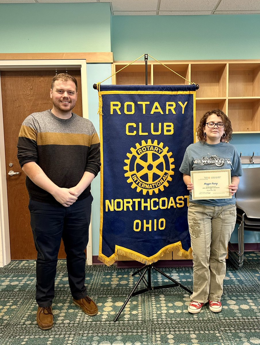 Congratulations to North Coast Rotary Student of the Month for April, Maggie Rising!She was nominated for her leadership in the classroom & extracurricular activities! #CardinalStrong ❤️🖤 @BrooksideCards @BHSActionNews @BrooksideBands
