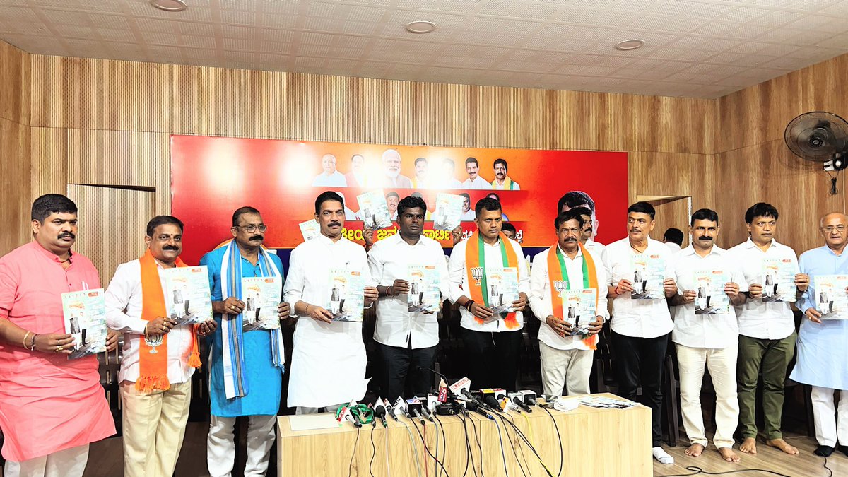 CaptBrijesh's tweet photo. “Navayuga-Navapatha” a task-sheet in the direction of our PM Shri @narendramodi’s Sankalpa Patra was released today at our @BjpMangaluru office in the presence of our @BJP4TamilNadu President @annamalai_k awaru.
Nine key focus areas that we look at working on, driven by Modiji’s vision of #VikasBhiVirasatBhi to build a #ViksitDakshinaKannada for #ViksitBharat.
@BjpMangaluru
