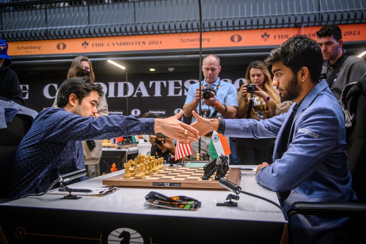 هند به @DGukesh به عنوان جوان‌ترین بازیکنی که موفق به برنده شدن در #FIDECandidates شده است، می بالد! دستاورد بی‌نظیر گوکش در مسابقات کاندیداها در تورنتو، نشان دهنده استعداد فوق‌العاده‌ و تعهد اوست. عملکرد برجسته او و رسیدن به بالاترین مقام، الهام بخش میلیون‌ها نفر می باشد.