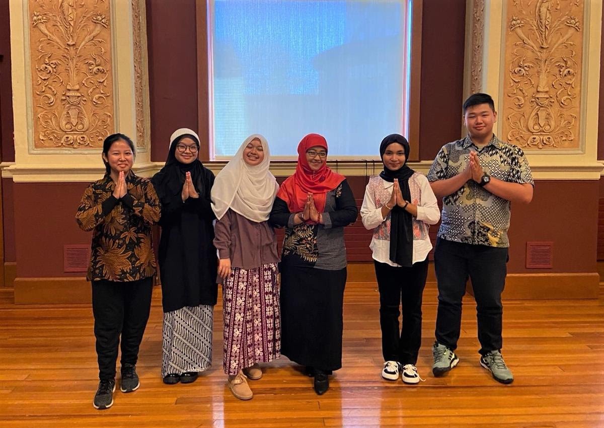 Exciting times ahead! 🌟 Five high school students and a dedicated teacher from all around Indonesia arrived in the U.S. to dive into SEAYLP's immersive workshops, engaging with U.S. high schools, communities, and leaders to learn about civic participation in a democracy.…
