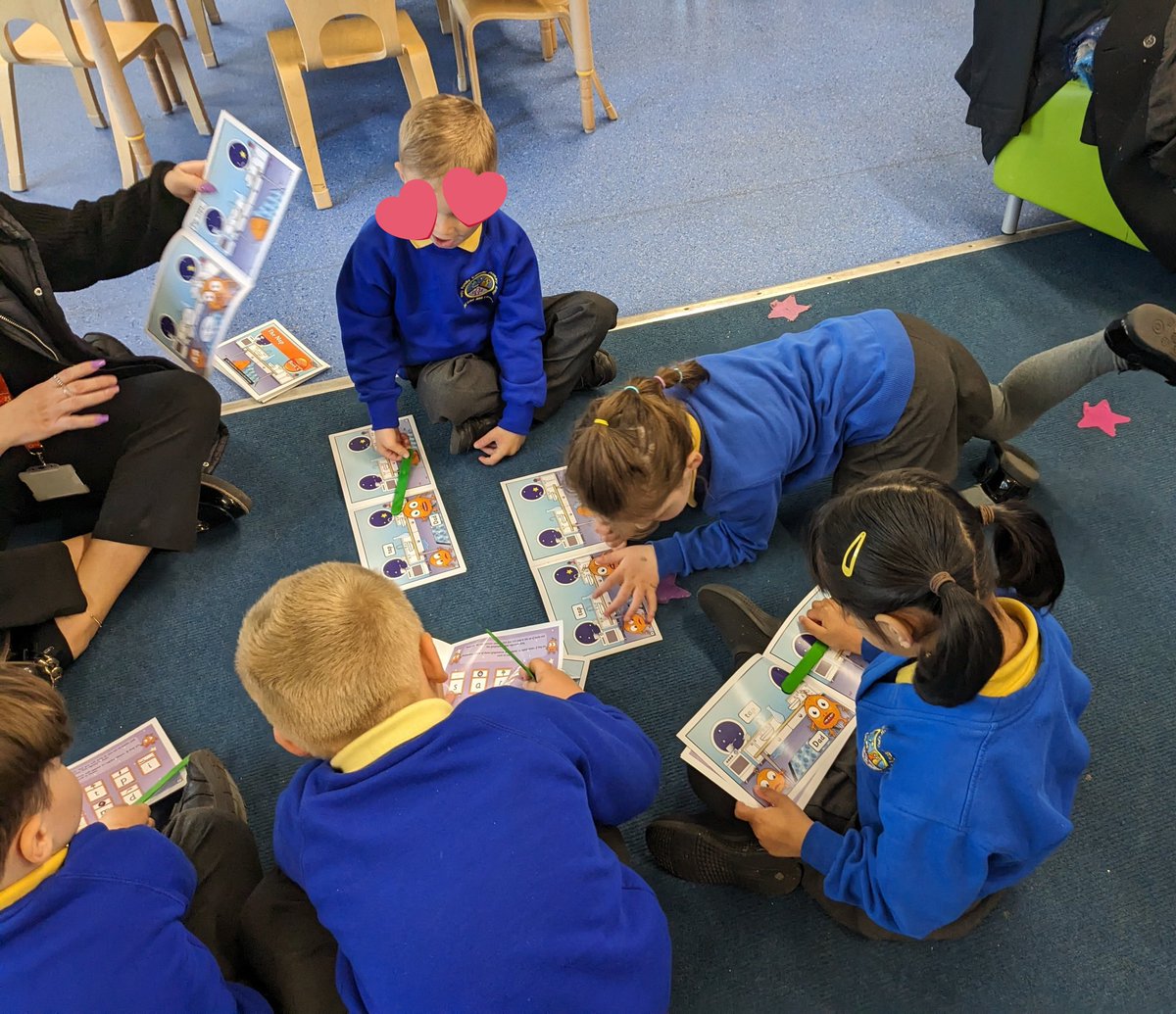 Pupils at Holy Family love to read with @PipPapPhonics #PipAndPap #phonics #GuidedReading #ReadingforPleasure 🧡🧡