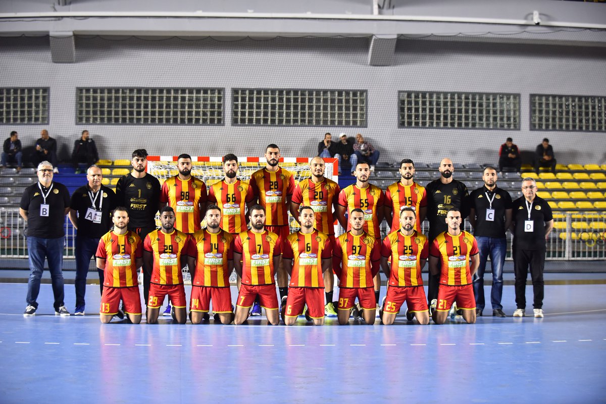 ESTunis_Tweets's tweet photo. 🏆 Handball - 40ème Championnat d'Afrique des Clubs Vainqueurs de Coupe
🗓️ Tour Principal
🆚 JS Kinshasa 🇨🇩 - 🇹🇳 Espérance Sportive de Tunis
🏟️ Salle Hamou-Boutlelis
⏲️ 16h00
📸 CAHB
#⃣ #ESTunis #Handball #CACVC #Algérie #EST🔴➕🟡 https://t.co/XHtCygk5BO