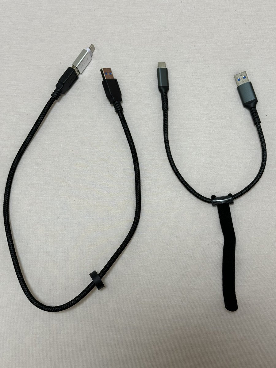 tk_pharmacy's tweet photo. 左のケーブルはMirabox付属のケーブル
USB-Cに変換しないと私のパソコンには使えないので、右のケーブルを新たに買ったのだが、こっちだと認識しない

ケーブルが断線というわけでもなさそう

USB-Cは同じようで同じではないのか？

#MiraBox 
#USB
#認識しない
#変換 
#レトロゲーム
#ゲーム配信 https://t.co/DTVPA2pNcb