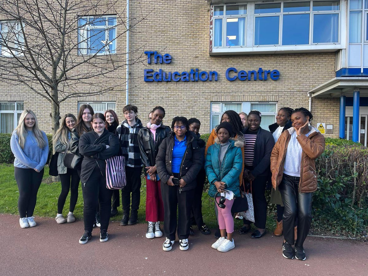 sunderlandcol's tweet image. Exciting first day for our #TLevel Adult Nursing students embarking on clinical placements with @STSFTrust! 🏥🩺 These invaluable placements provide the perfect setting for our students to gain knowledge and hands-on experience.

@EPNorthEast