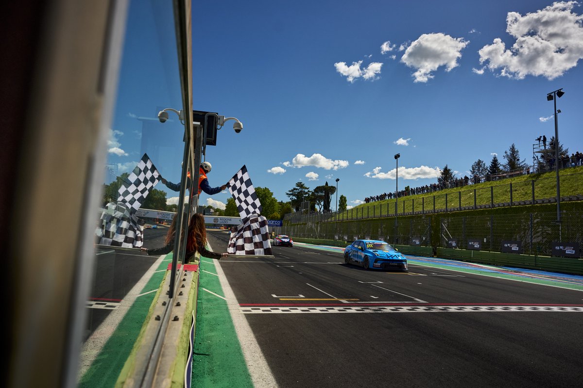 Cyan_Racing's tweet photo. It's 📸 dump time from #TCRWorld tour in 🇮🇹 👉 https://t.co/cH9HpOoXOi
#LynkCo #CyanRacing https://t.co/1cv0NrgGUR