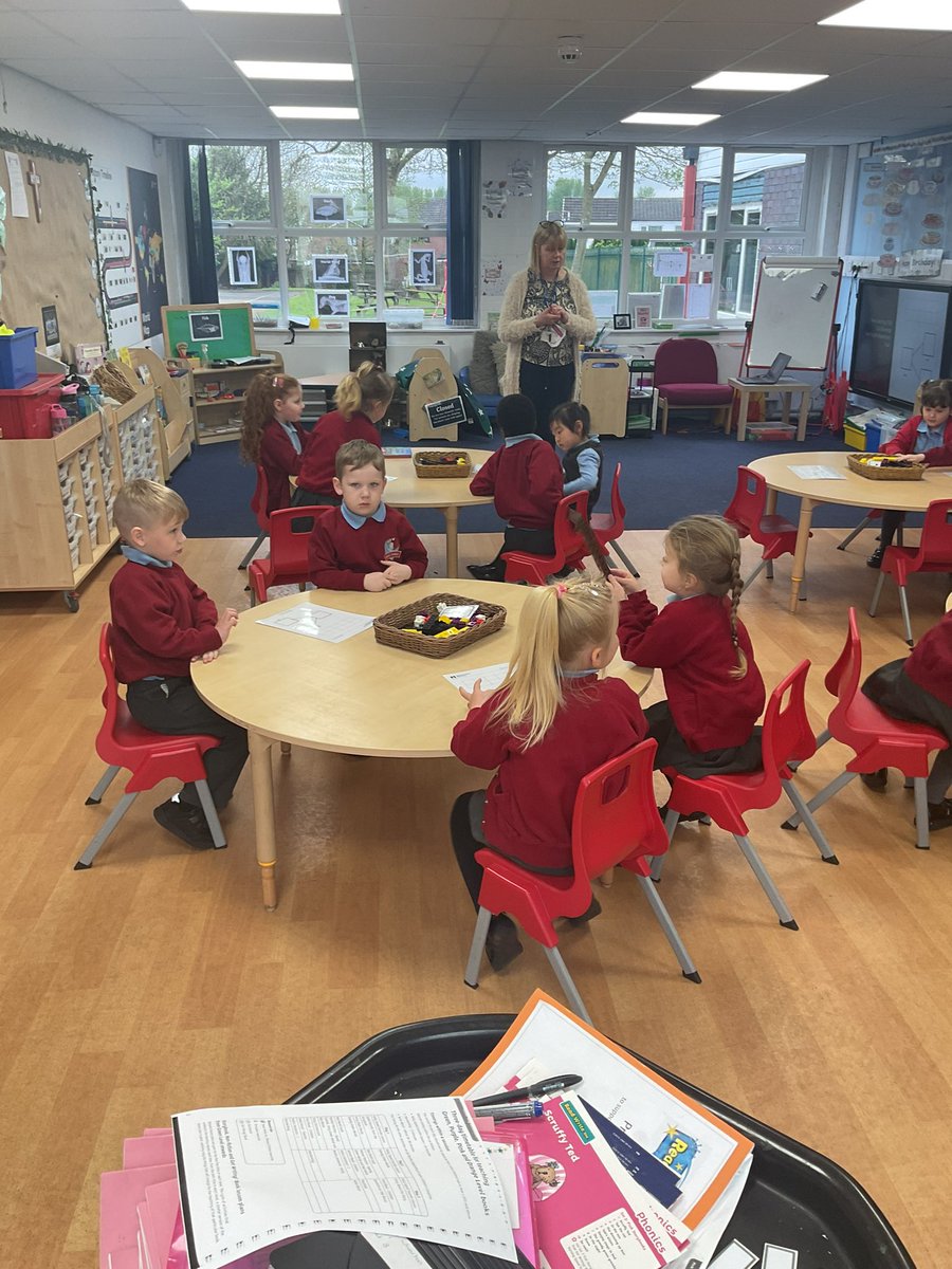 HolyFamilyWigan's tweet photo. Amazing maths work happening in our Reception class. All the children were focused, on task and learning! Well done @HolyFamWigan_YR
@ArkCurriculum @StJosephCMAT 
#ontask #mathematics #receptionclass https://t.co/jB2dEWtV2L