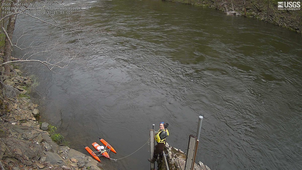 SAWSC Hydrologic Technician Jessica Moore was caught on camera taking a discharge measurement on the Pigeon River Below Power Plant near Waterville, NC, ow.ly/wucc50Rj20H. 🤝 Duke Energy. #USGSHIVIS #TechTuesday