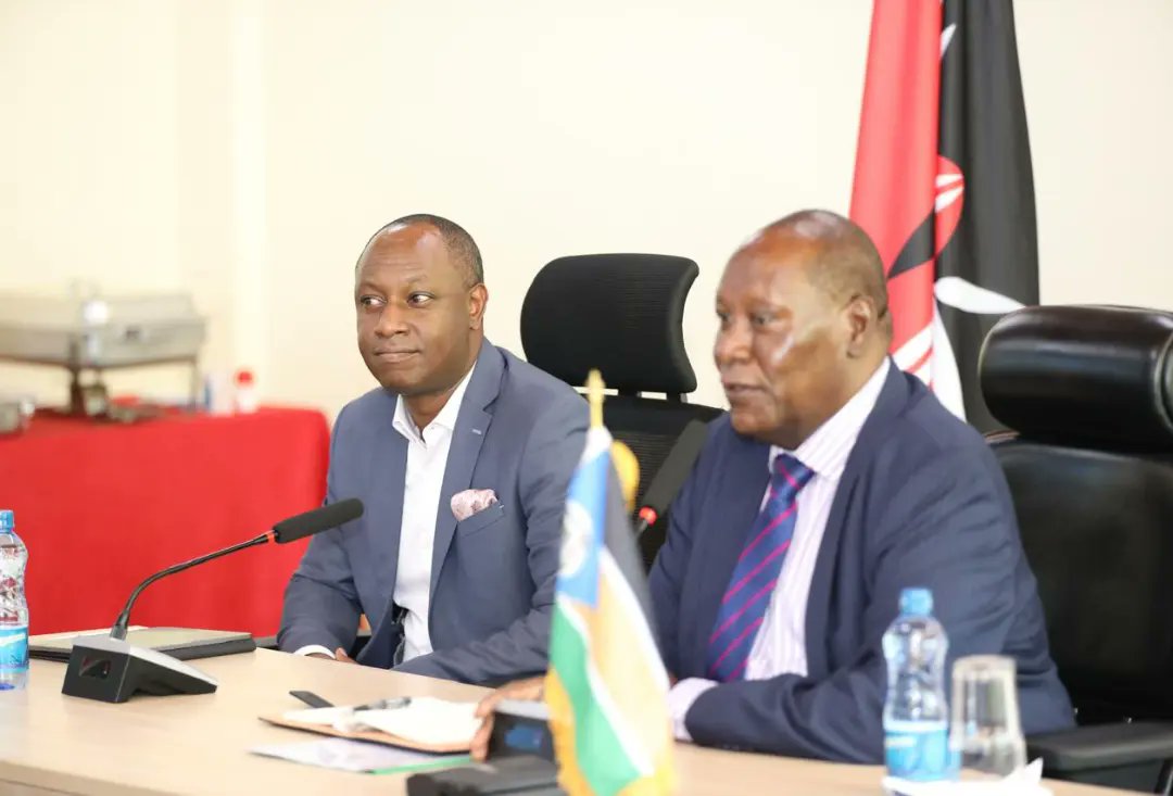 Sam_Lulli's tweet photo. Livestock development PS Jonathan Mueke paid a courtesy call to Kitui County Gov Julius Malombe earlier today ahead of the launch of the De-risking Inclusion and Value Enhancement (DRIVE) project in Kitui.

Present was Hon. Moses Banda and Agriculture & livestock CEC Mbaya Kimwele.