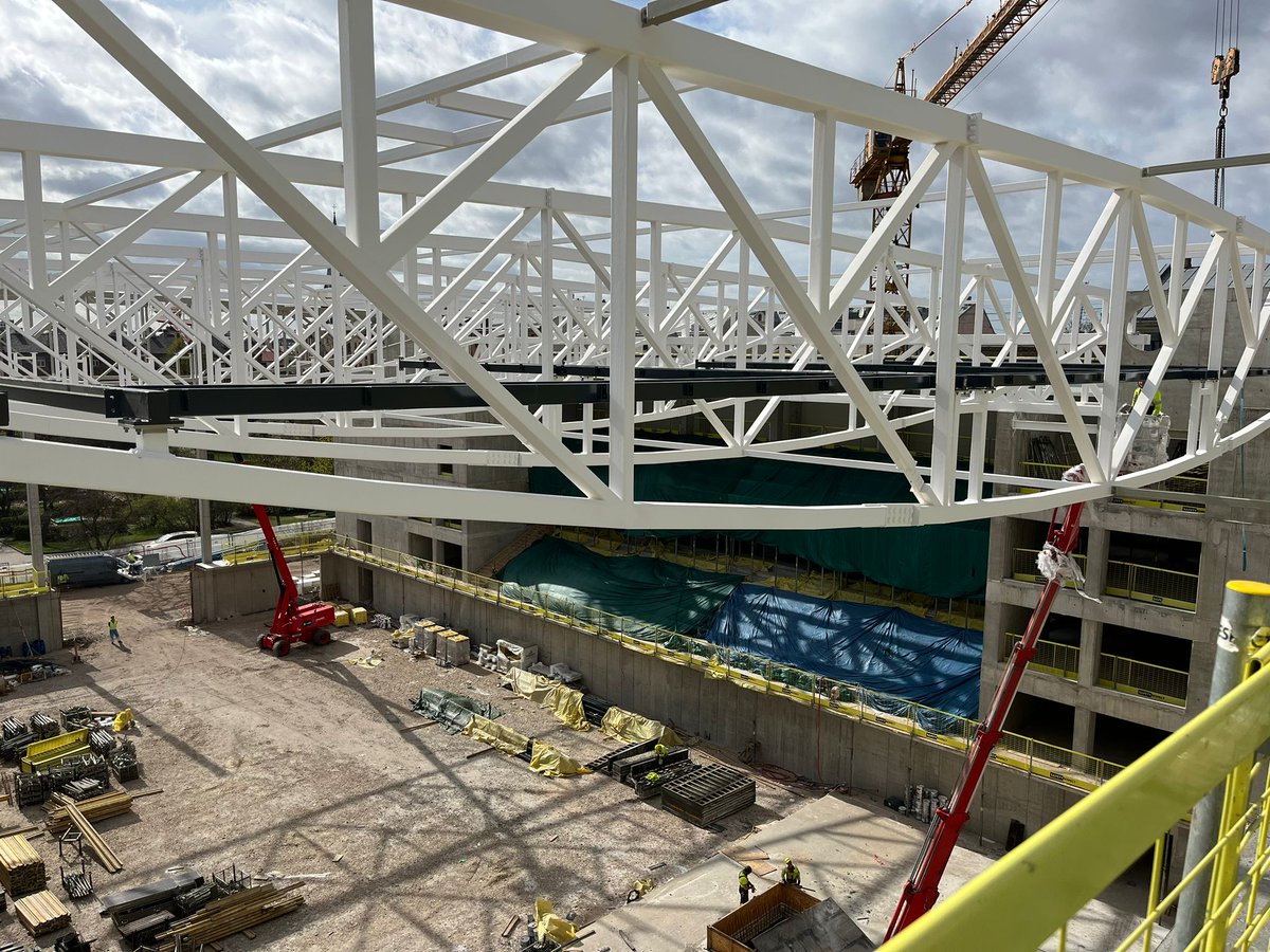 lnsclv's tweet photo. 🚧 Šodien, pavasarim draudzējoties ar ziemu, būvlaukumā kopā ar Arčers. Ieskaties mūsu jaunākās sporta infrastruktūras objekta – jaunās komandu sporta spēļu halles – būvniecībā. 🏟
#lnsc #kssh #komandusportaspēļuhalle #sports #komandusports #Arčers https://t.co/oykqcFHnLf