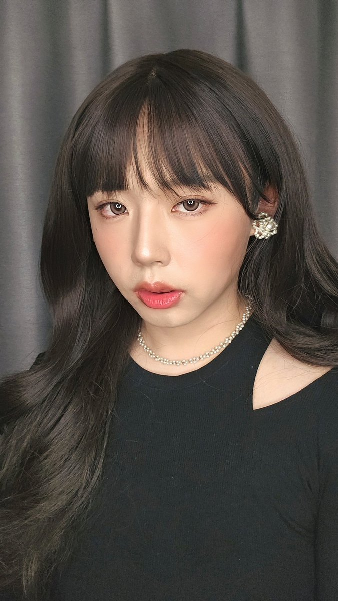 Hhhhhhhchan's tweet photo. 这么自拍是纯纯证件照了🙄 https://t.co/ZBhqz47gGR