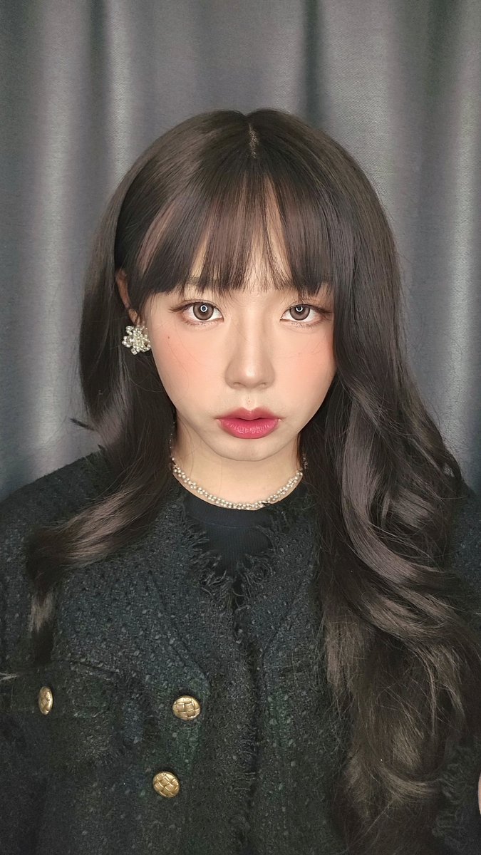 Hhhhhhhchan's tweet photo. 这么自拍是纯纯证件照了🙄 https://t.co/ZBhqz47gGR