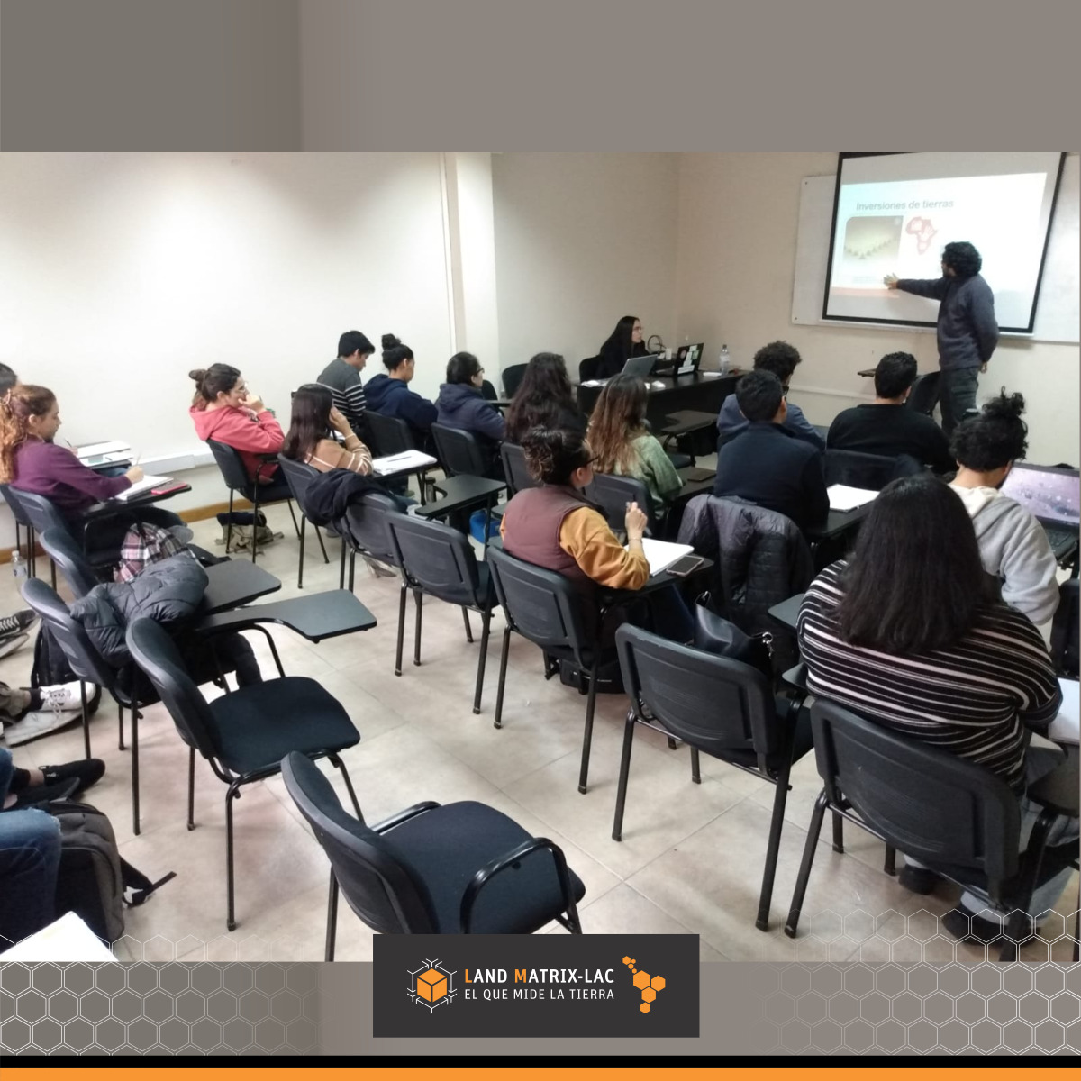 Clase dictada por miembros del punto focal de America Latina y el Caribe en la Universidad nacional de Salta
 landmatrix-lac.org/noticias/clase…
 #SistemasDeInformaciónGeográfica #GrandesTransaccionesDeTierras
#GobernazaDeLaTierra