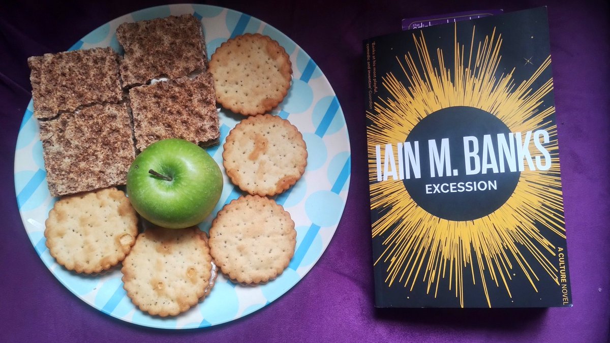 #LunchtimeReading : enjoying some Culture with my crackers. #books #livres #AmReading #ScienceFiction