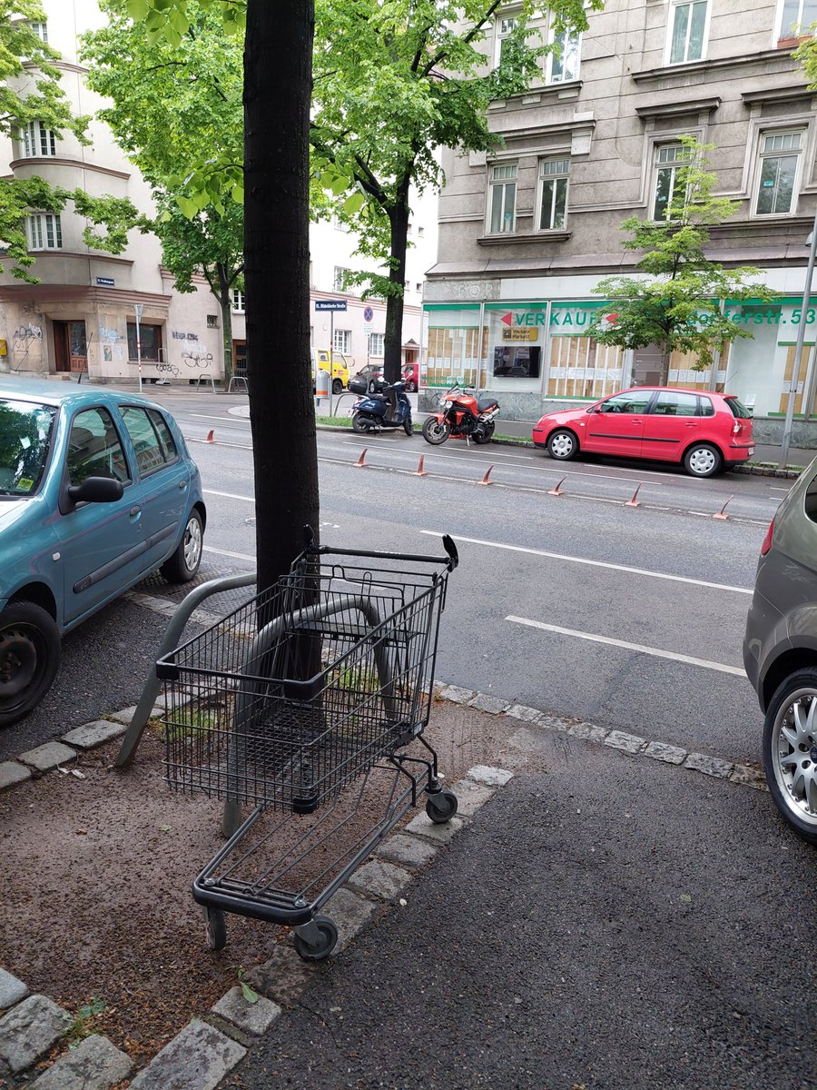 #Einkaufswagenkunst 1150 #Wien Hütteldorferstraße