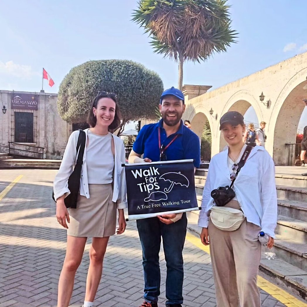 🇩🇪🇨🇭 Today my visitors enjoyed the explanations I gave them that connected the European and Andean past with the present of the city of Arequipa. 
#Arequipa #Perú #ontripadvisor🦉 #guidetours #GuideTravels #peru🇵🇪 #Peru #airbnb #普通話之旅 #rafting #PeruvianFood #CookingClass