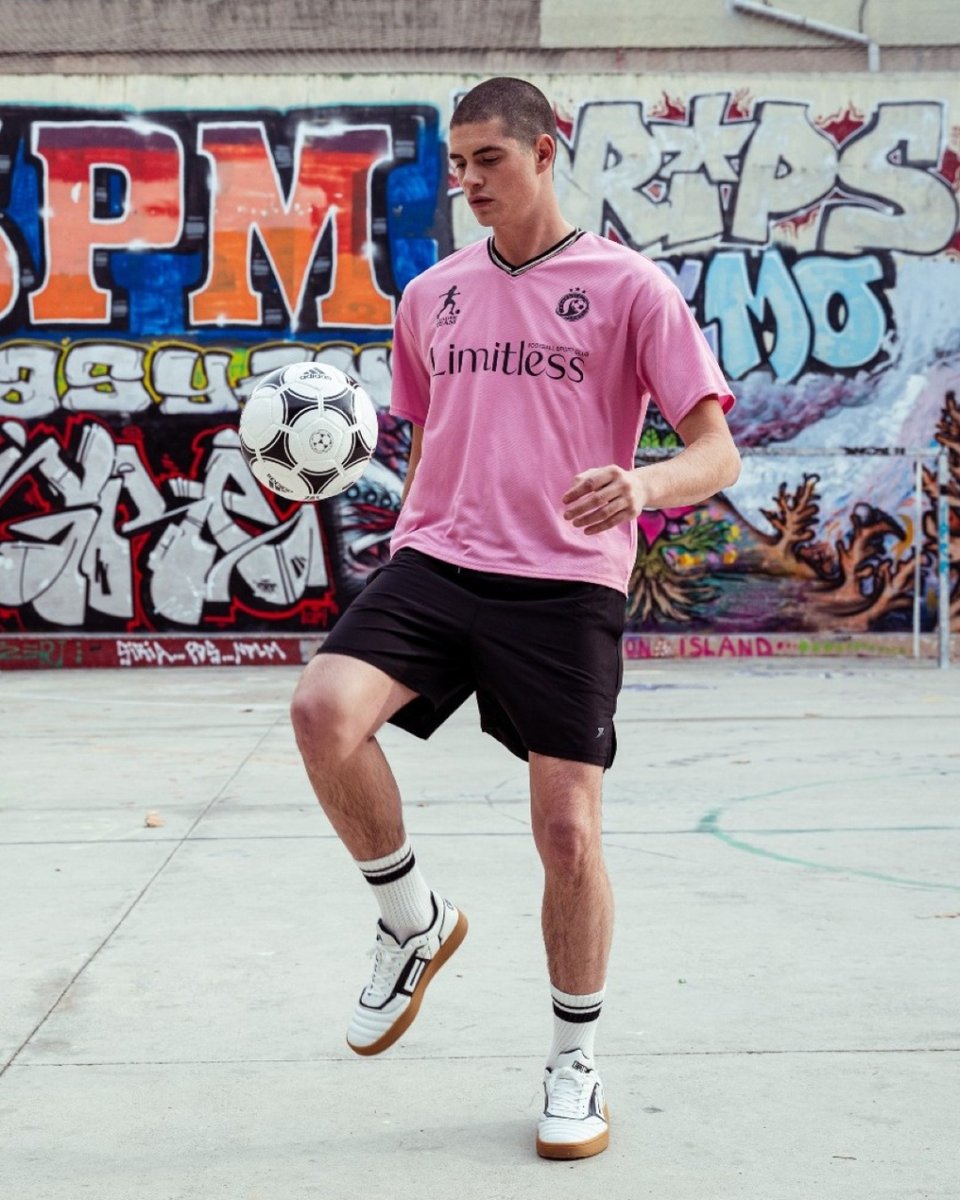 A true Capitten is much more than a leader on the field, they also build their legacy off the pitch. 

The new Capitten ONE IC let you carry your love for the game with you every step of the way, making each day a celebration of football.