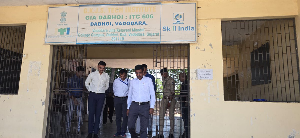 21 -છોટા ઉદેપુર સંસદીય મતવિસ્તારમાં સમાવિષ્ટ 140 -ડભોઇ વિધાનસભા મતદાર વિભાગ

આજ રોજ રાજય લોકસભા ચૂંટણી-૨૦૨૪ અન્વયે માનનીય ઓબ્ઝર્વર સાહેબશ્રીએ અત્રેના ઇવીએમ સ્ટ્રોંગ રૂમ તેમજ મતદાન મથકોની મુલાકાત લીઘી. <a href="/CEOGujarat/">Chief Electoral Officer, Gujarat</a> <a href="/collectorcu/">Collector Chhotaudepur</a> <a href="/DEOVADODARA/">District Election Officer Vadodara</a> <a href="/SdmDabhoi/">Deputy Collector & SDM Dabhoi</a>