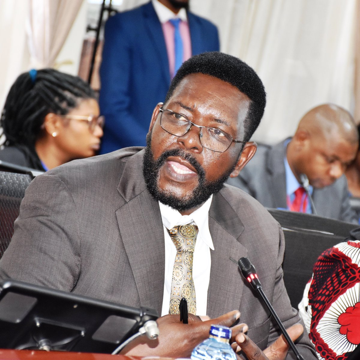 CRAKenya's tweet photo. The Commission led by Vice Chair Koitamet Olekina today met the Senate Standing Committee on Finance & Budget over the Division of Revenue Bill. Accompanied by Comms. Fatuma Gedi, Jonas Kuko, Dr. Isabel Waiyaki & Directors Angela Kariuki & Lineth Oyugi.
#Revenuesharing #DORB https://t.co/ioaHMMKshj