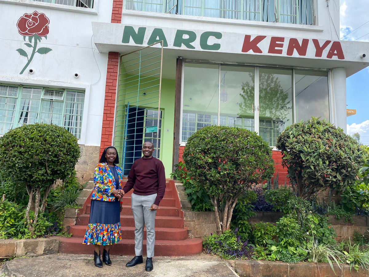 Today, I was privileged to meet NARC Kenya party leader & Azimio Coalition Deputy Party leader Hon. Martha Karua @MarthaKarua . She's indeed a visionary & transformative leader who's capable of changing this country to become Africa's Singapore. When you listen to her, you get to