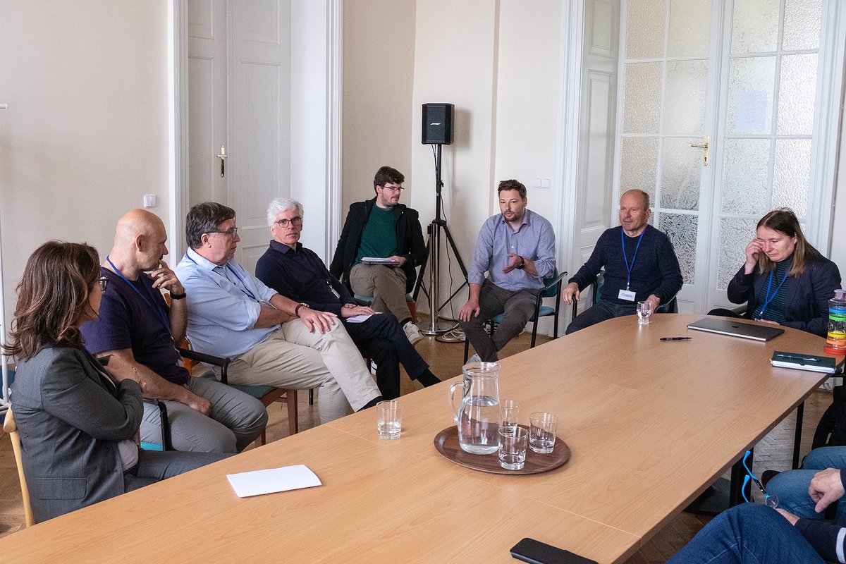 AlgatechTrebon's tweet image. 18. a 19. dubna 2024 se v Nových Hradech konala úvodní vědecká konference projektu OP JAK - Photomachines. Hlavní řešitelé jednotlivých vědeckých úkolů představili cíle svých pracovních balíčků, metody, které chtějí použít i očekávané výsledky. Více na alga.cz/p-events.html