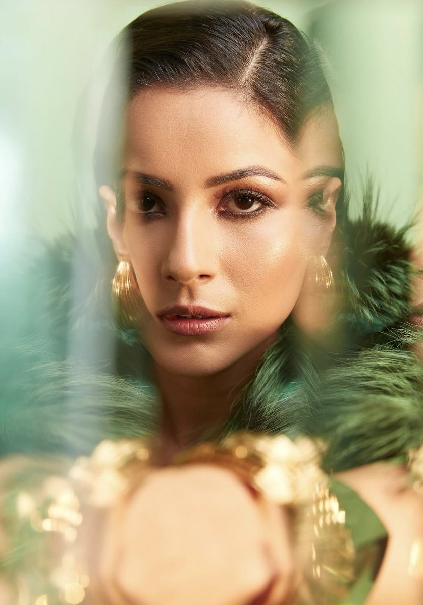 ndtvgoodtimes's tweet photo. #ShehnaazGill Serving Us Fierceness 💚⚡️

Do you love her look? 🌻

#ShehnaazKaurGill #Shehnaazians #ShehnaazGallery @ShehnaazGillTM @FC_ShehnaazGill @Shehnaaz_Love10 @shehnaazfcCA https://t.co/XuBJXu2EjX